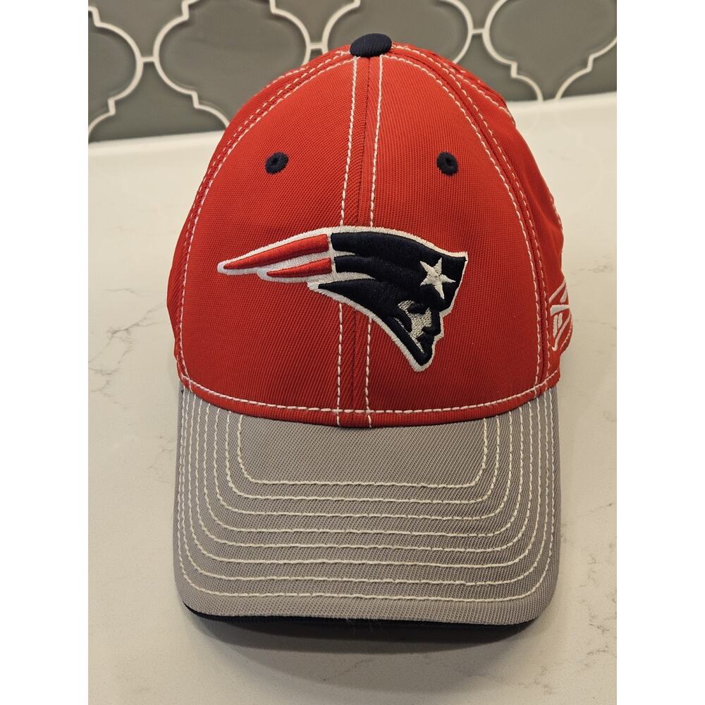 New England Patriots Reebok Equipment NFL Red Fitted Hat M/L On Field Cap
